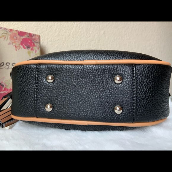 A Vittadini crossbody - Picture 5 of 9